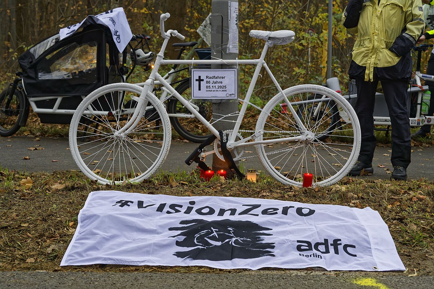 Geisterrad für getöteten Radfahrer in Müggelheim