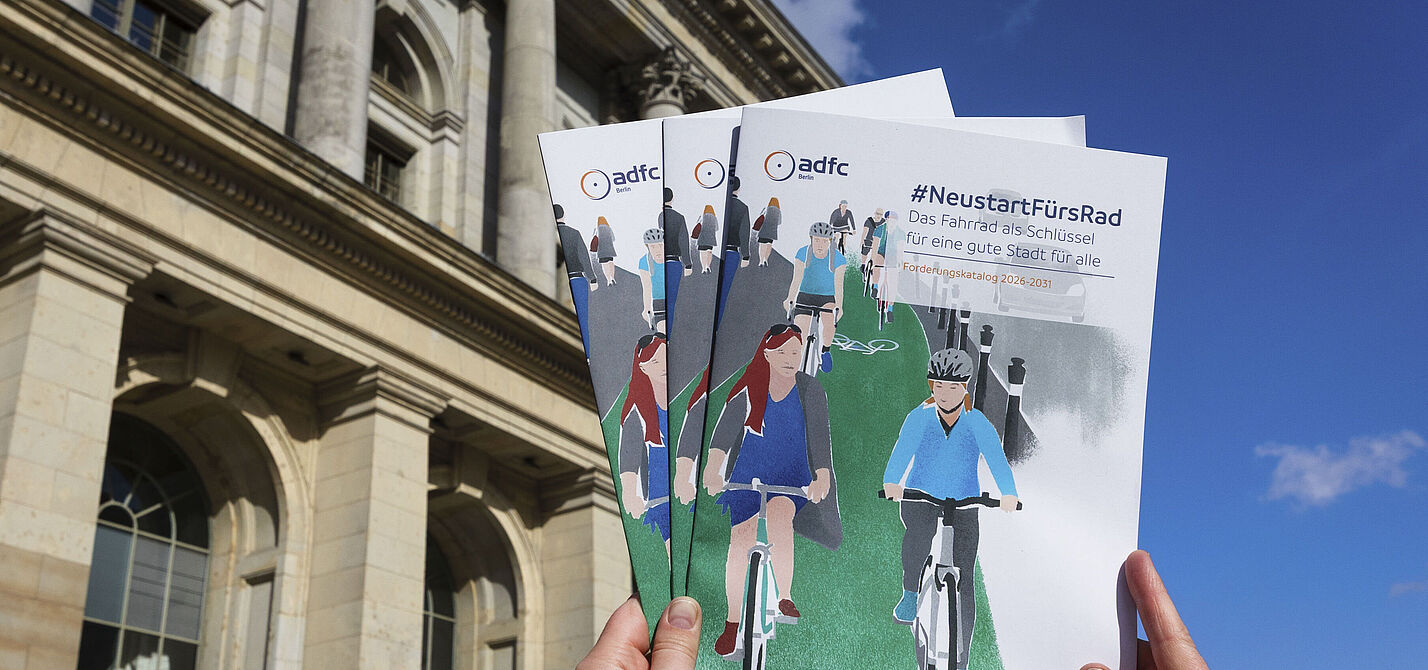 Der ADFC Berlin bringt den Forderungskatalog #NeustartFürsRad ins Abgeordnetenhaus 