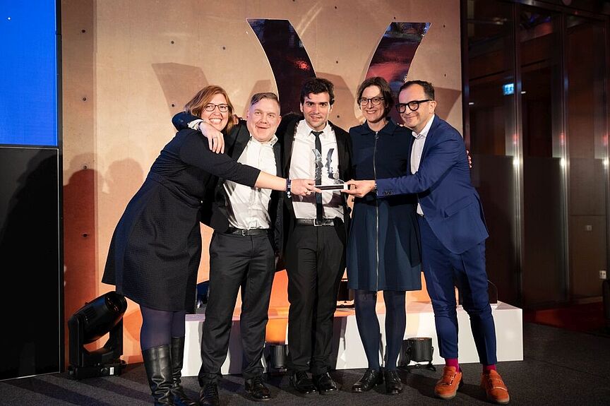 ADFC und Agentur Ballhaus West freuen sich über den Politikaward. ADFC und Agentur Ballhaus West freuen sich über den Politikaward.