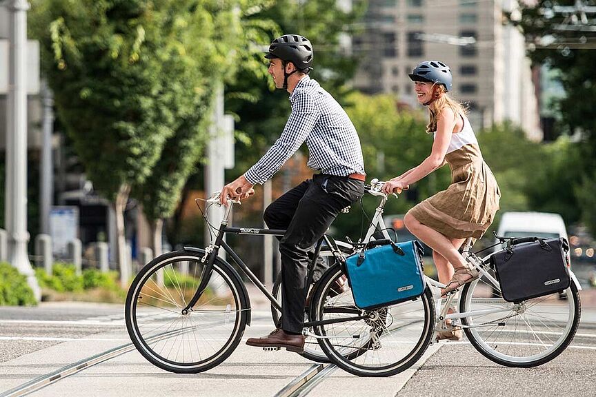 In der Stadt mit dem Rad zur Arbeit In der Stadt mit dem Rad zur Arbeit