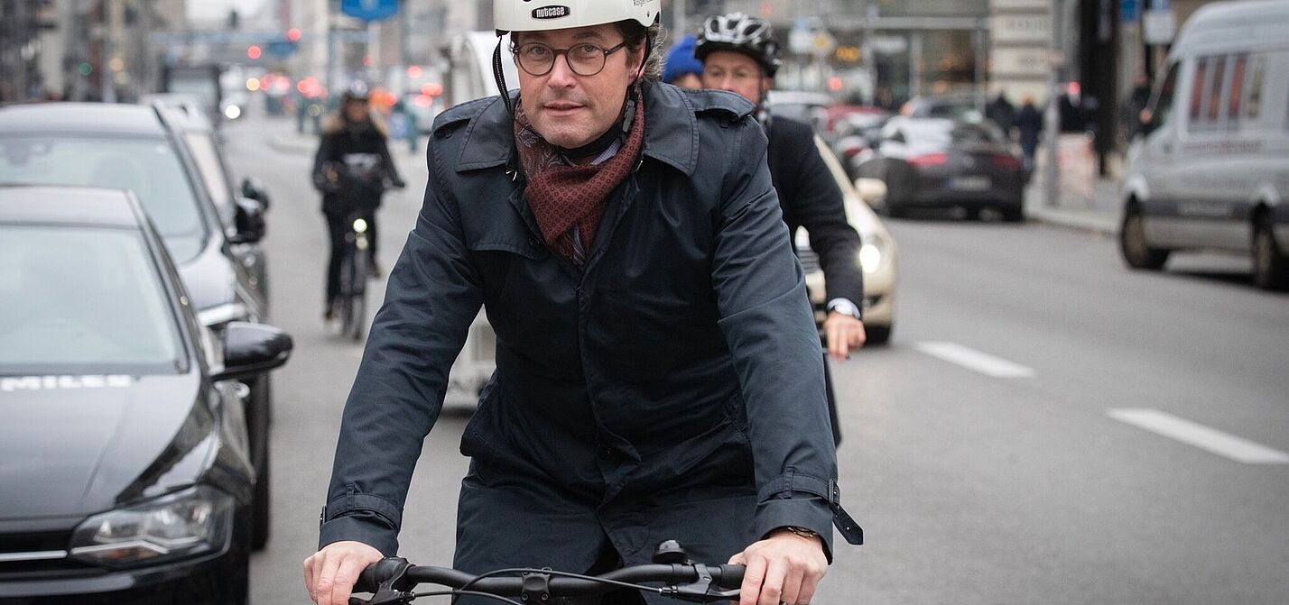 Bundesverkehrsminister Andreas Scheuer auf dem Rad